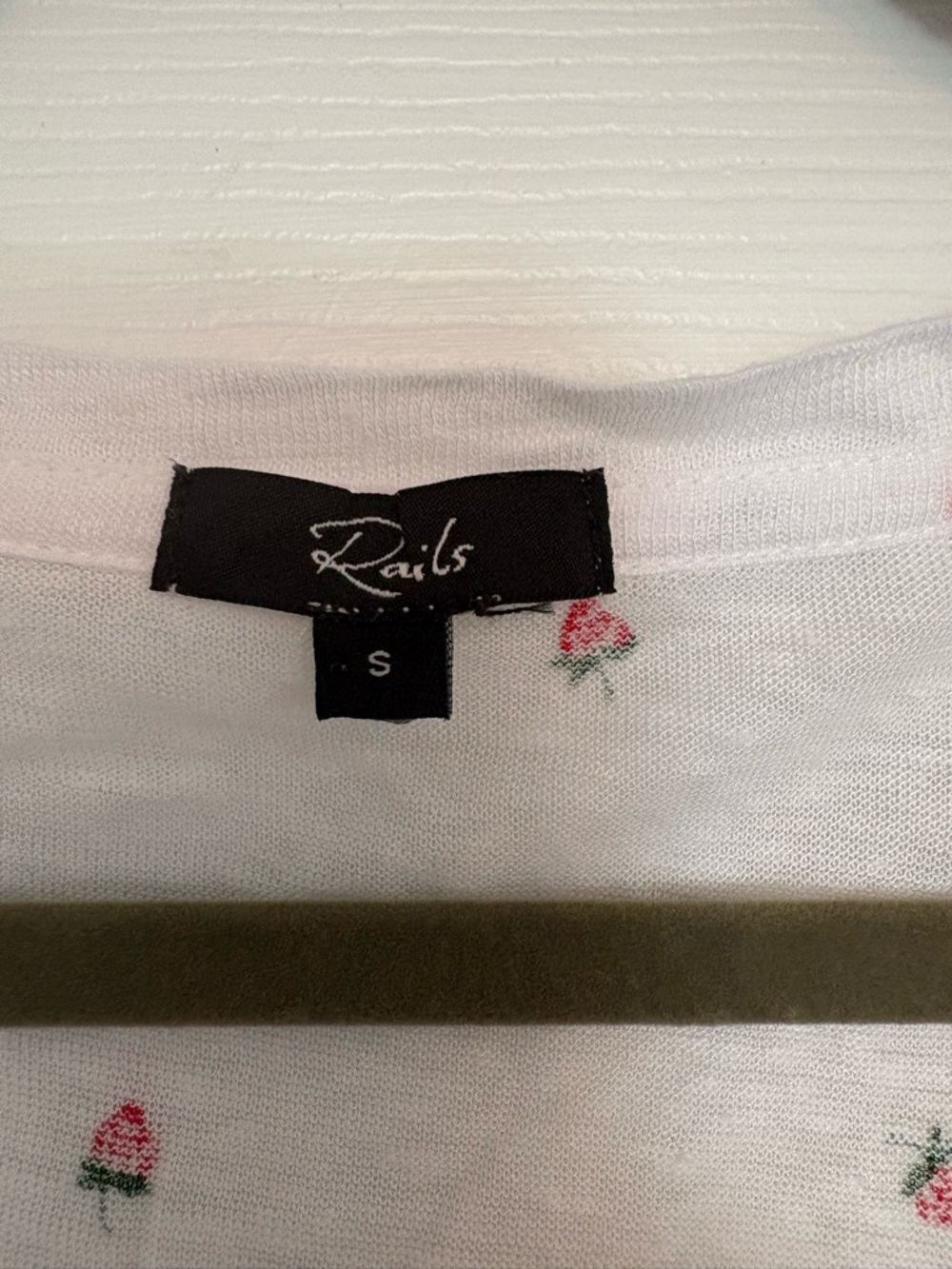 Rails Cara Strawberry Fields White V-Neck Short Sleeve Tee Sz S - Picture 3 of 7